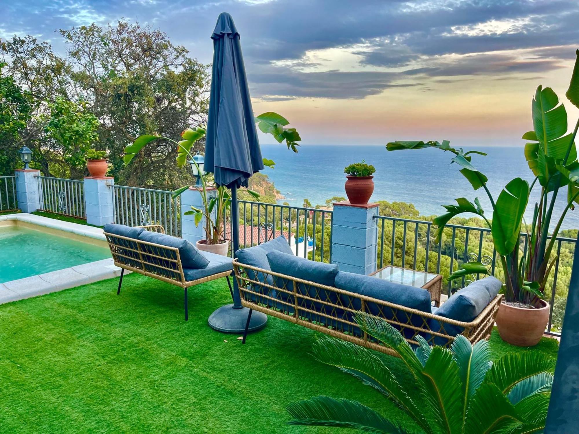 Seahomes Vacations, La Casa Blue Mediterranean Lifestyle Бланес Экстерьер фото